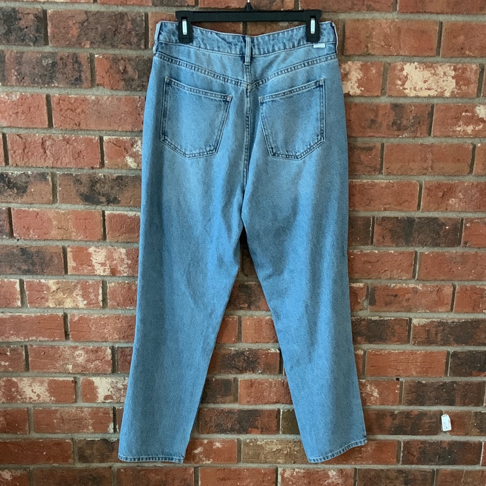 Pacsun Classic Blue Denim Tapered Leg Mom Jeans - Picture 5 of 8
